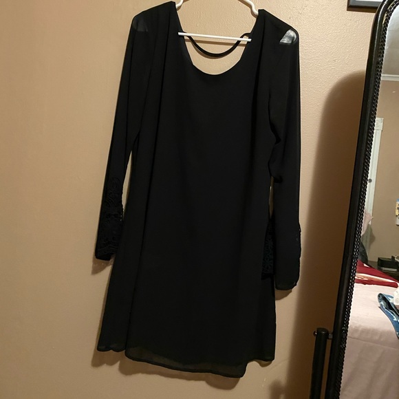 Speechless Dresses & Skirts - Long sleeve flowy black dress